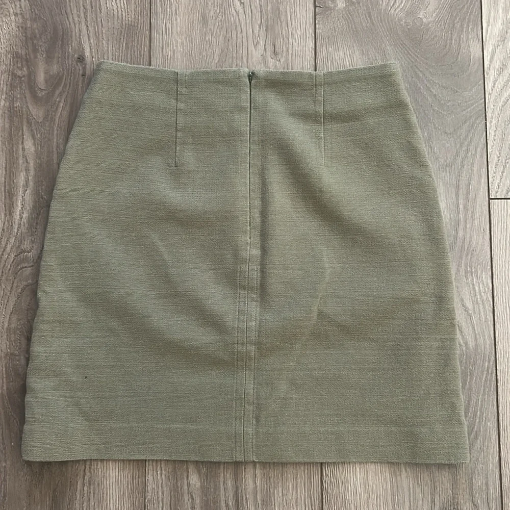LOFT Olive Green Skirt with Pocket Detailing Size 0